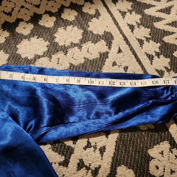 Oscar De La Renta Blouse size 8. - Picture 6 of 6